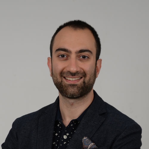 Portrait of Arash Farahani, founder of Harmonea